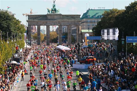 Oct 20, 2023 ... Berlin Marathon · Age 18 to 44 (2:45 for men, 3:00 for women) · Age 45 to 59 (2:55 for men, 3:20 for women) · Age 60 and up (3:25 for men, 4:1...